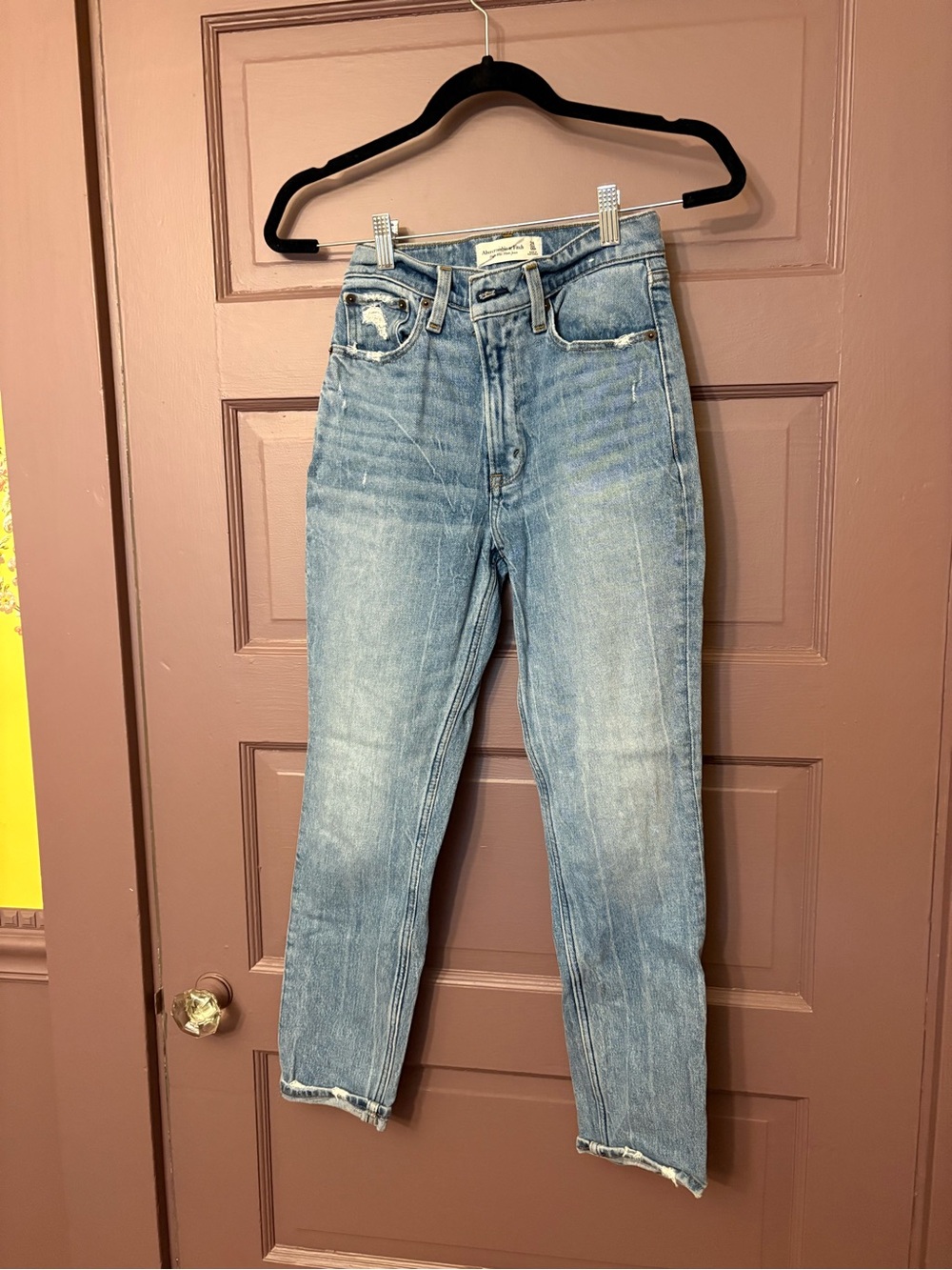 Abercrombie & Fitch High-Rise mom Jeans - Light Blue Wash sz 24/00r